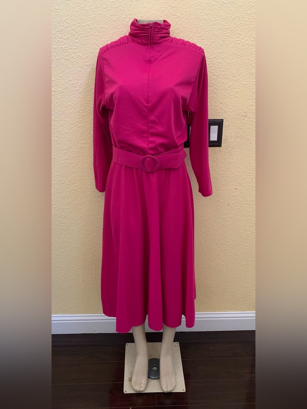 VTG Jessica Howard Size Small/Medium ? Magenta Color Long Sleeve Midi Dress
